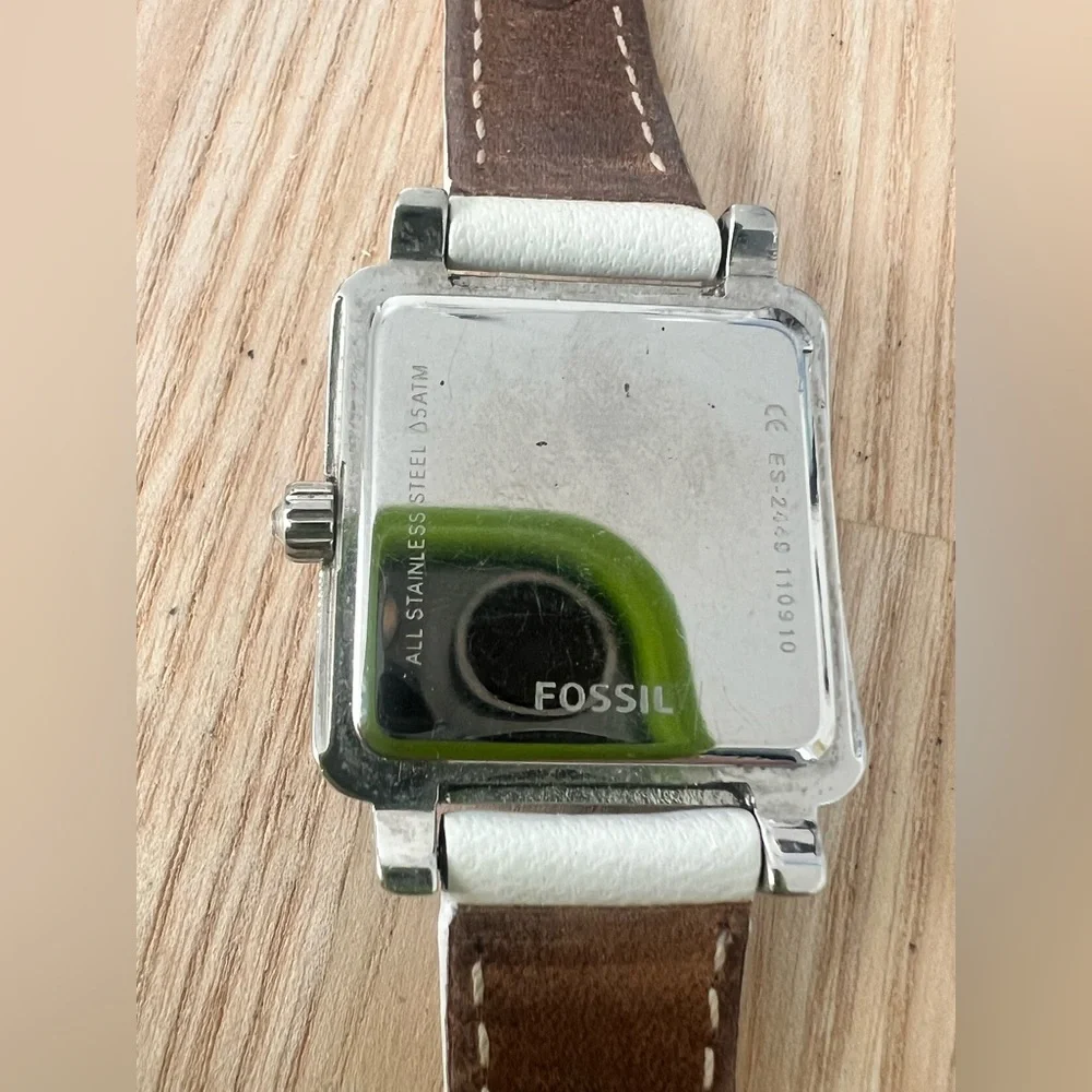 Fossil ladies rectangular silver tone and white leather watch NEW BATTERY